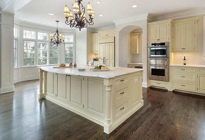 beautiful laminate flooring in a spacious kitchen in Berlin Center